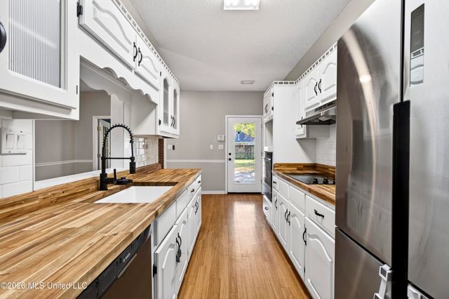 1500 Deer Street, Ocean Springs, MS 39564