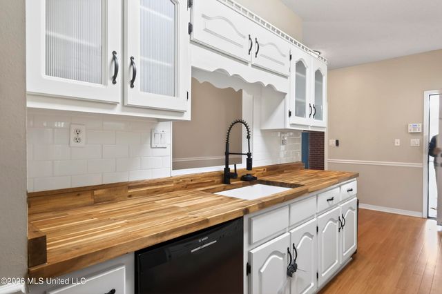 1500 Deer Street, Ocean Springs, MS 39564