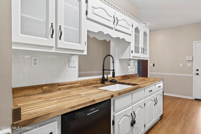 1500 Deer Street, Ocean Springs, MS 39564