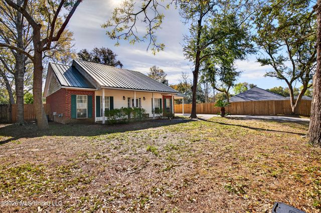 1500 Deer Street, Ocean Springs, MS 39564