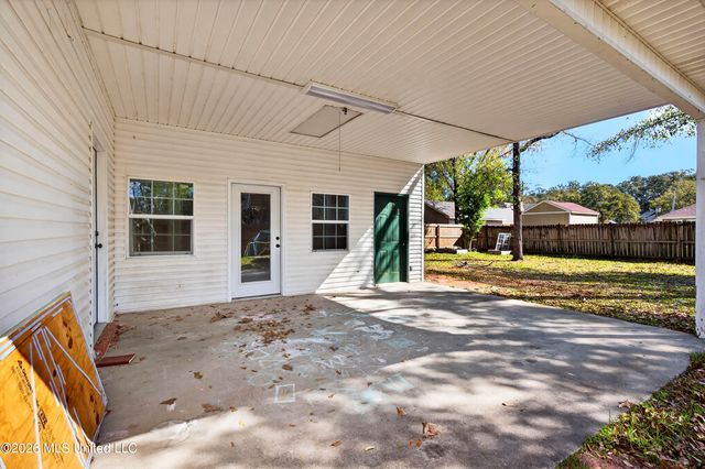 1500 Deer Street, Ocean Springs, MS 39564