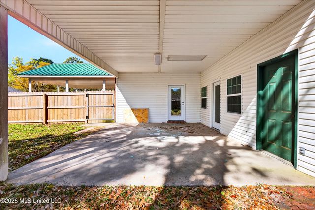 1500 Deer Street, Ocean Springs, MS 39564
