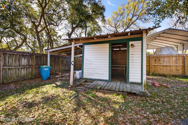 1500 Deer Street, Ocean Springs, MS 39564