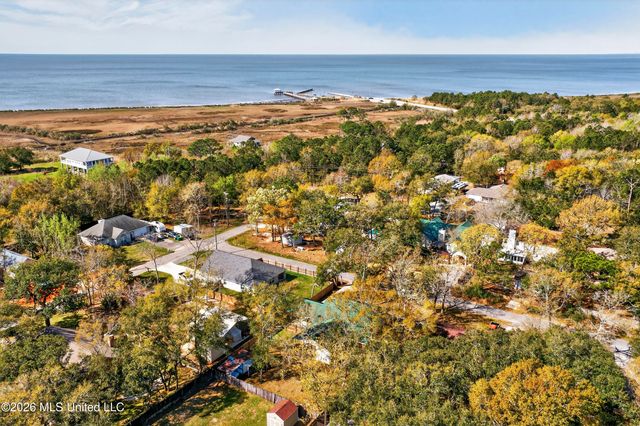 1500 Deer Street, Ocean Springs, MS 39564