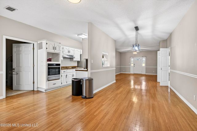 1500 Deer Street, Ocean Springs, MS 39564