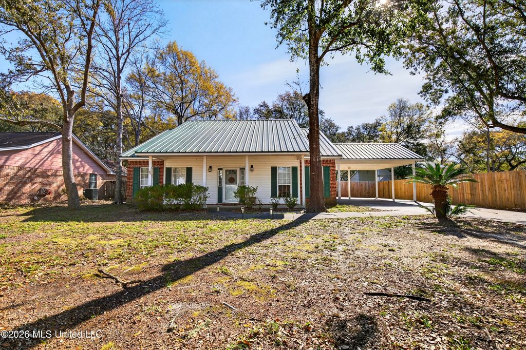 1500 Deer Street, Ocean Springs, MS 39564