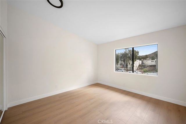 8601 Sunland Boulevard 5, Sun Valley, CA 91352