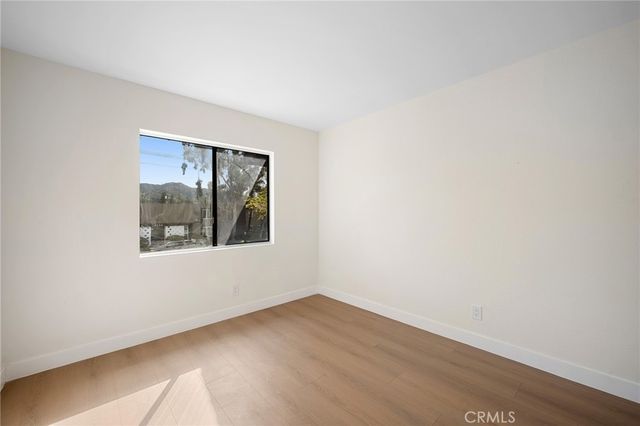 8601 Sunland Boulevard 5, Sun Valley, CA 91352