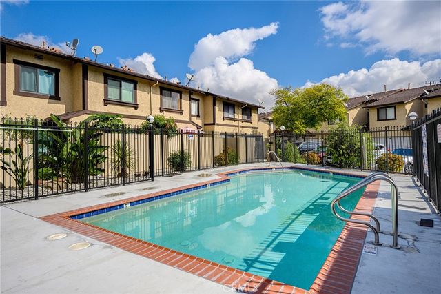 8601 Sunland Boulevard 5, Sun Valley, CA 91352