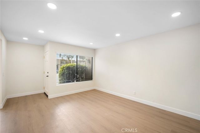8601 Sunland Boulevard 5, Sun Valley, CA 91352