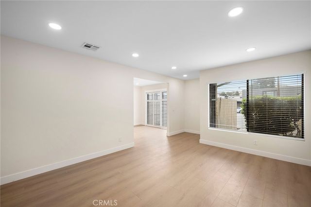 8601 Sunland Boulevard 5, Sun Valley, CA 91352
