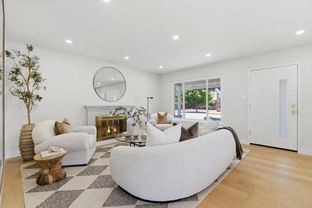 937 W Washington Avenue, Sunnyvale, CA 94086