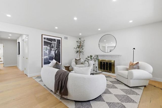 937 W Washington Avenue, Sunnyvale, CA 94086
