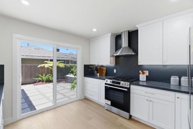 937 W Washington Avenue, Sunnyvale, CA 94086