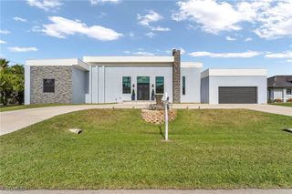 2405 SW 32nd ST, Cape Coral, FL 33914