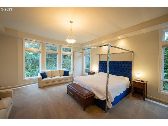 3338 LAKESIDE Dr, Eugene, OR 97401