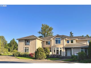 3338 LAKESIDE Dr, Eugene, OR 97401