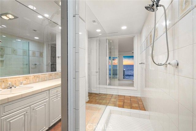 647 Sleepy Hollow, Laguna Beach, CA 92651