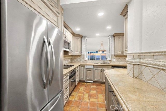 647 Sleepy Hollow, Laguna Beach, CA 92651