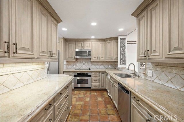 647 Sleepy Hollow, Laguna Beach, CA 92651