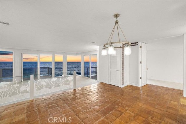 647 Sleepy Hollow, Laguna Beach, CA 92651