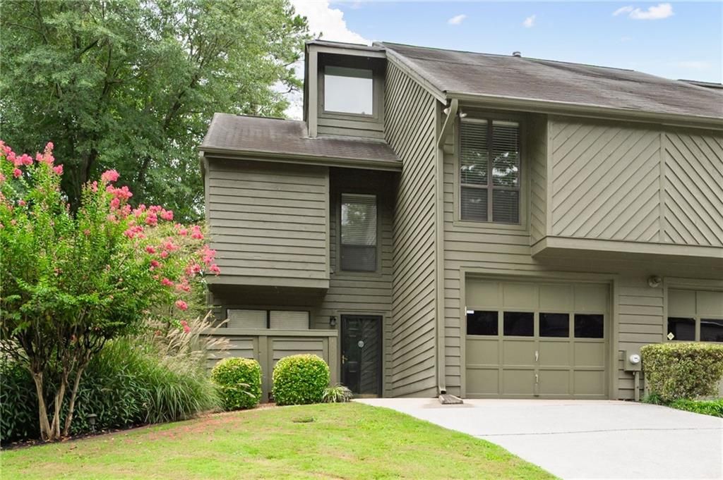 1097 Creatwood SE Circle, Smyrna, GA 30080