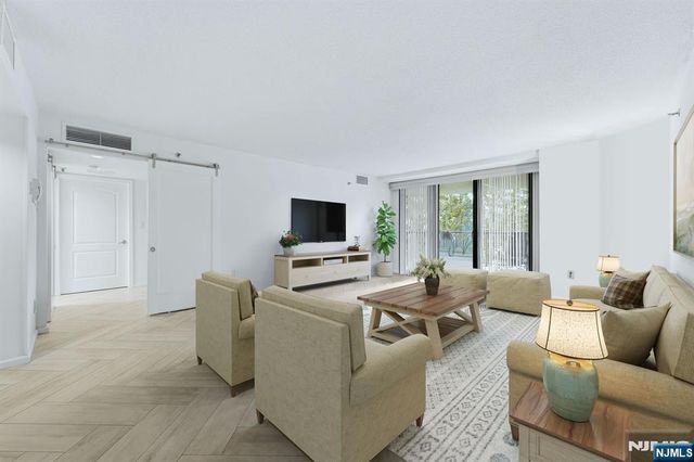 245 Prospect Avenue 3D, Hackensack, NJ 07601