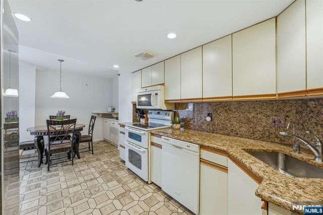 245 Prospect Avenue 3D, Hackensack, NJ 07601