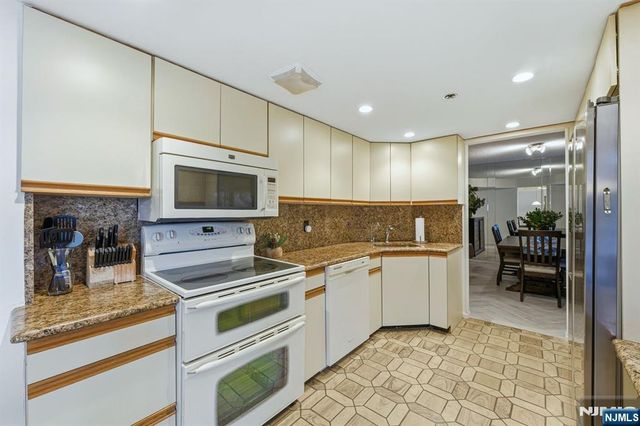 245 Prospect Avenue 3D, Hackensack, NJ 07601