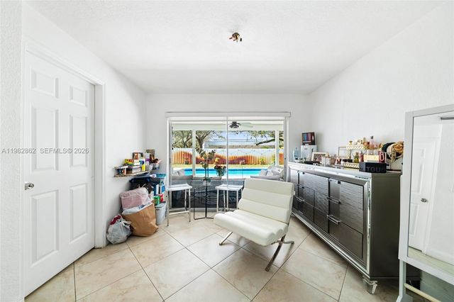 1040 SW 66th Ave, Pembroke Pines, FL 33023