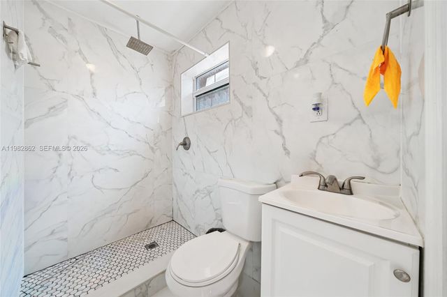 1040 SW 66th Ave, Pembroke Pines, FL 33023