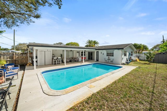 1040 SW 66th Ave, Pembroke Pines, FL 33023