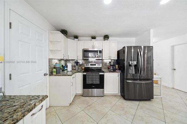 1040 SW 66th Ave, Pembroke Pines, FL 33023