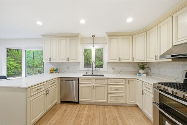29 Dewey Rd, Lexington, MA 02420
