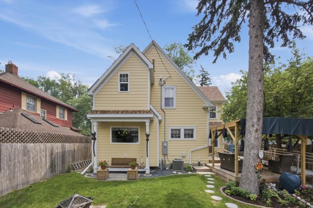 1202 4th Street N, Fargo, ND 58102