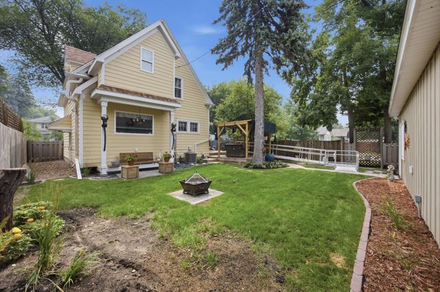 1202 4th Street N, Fargo, ND 58102