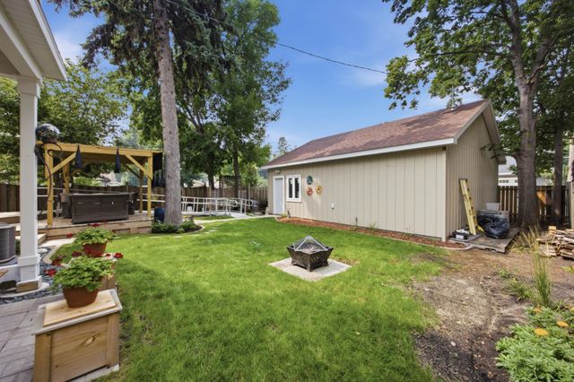 1202 4th Street N, Fargo, ND 58102