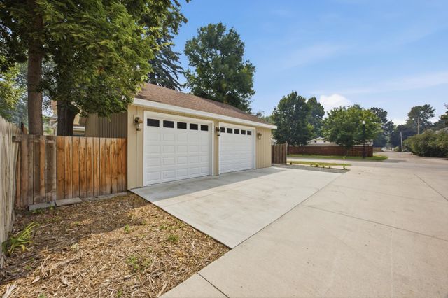 1202 4th Street N, Fargo, ND 58102
