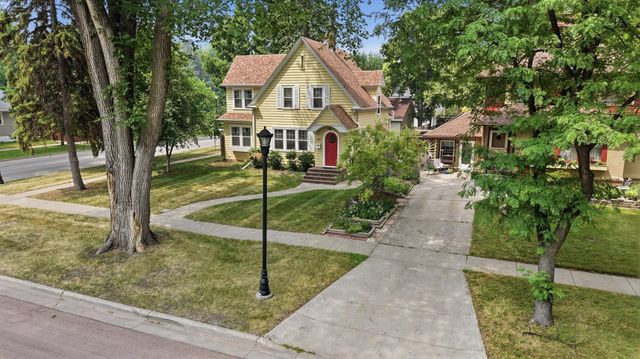 1202 4th Street N, Fargo, ND 58102