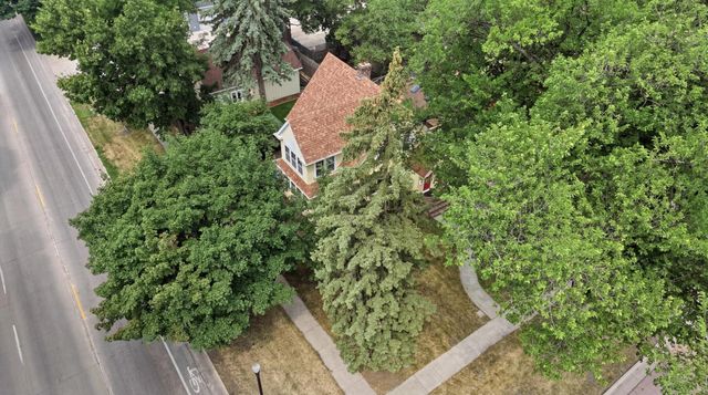 1202 4th Street N, Fargo, ND 58102