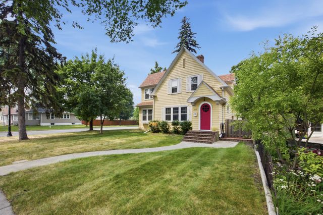 1202 4th Street N, Fargo, ND 58102
