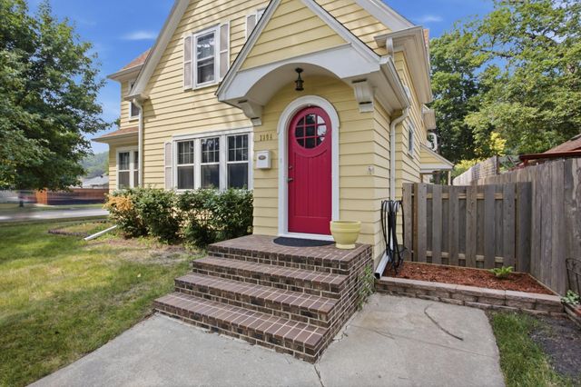 1202 4th Street N, Fargo, ND 58102