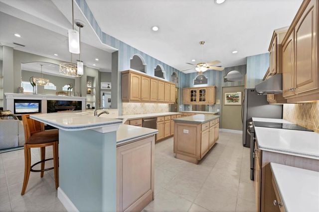 7212 SAINT GEORGES WAY, University Park, FL 34201