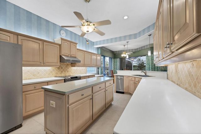 7212 SAINT GEORGES WAY, University Park, FL 34201