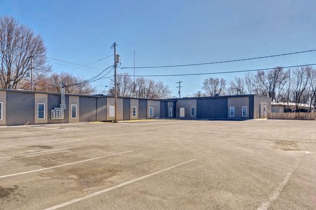 2420 E Blaine Street, Springfield, MO 65803