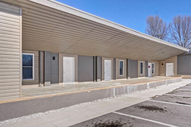 2420 E Blaine Street, Springfield, MO 65803