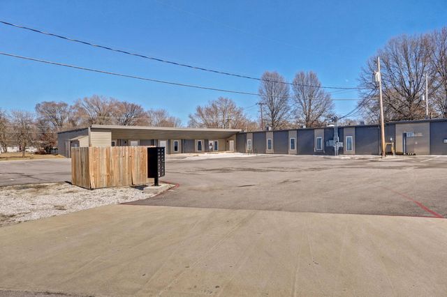 2420 E Blaine Street, Springfield, MO 65803