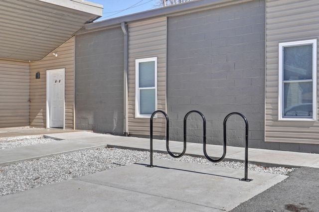 2420 E Blaine Street, Springfield, MO 65803