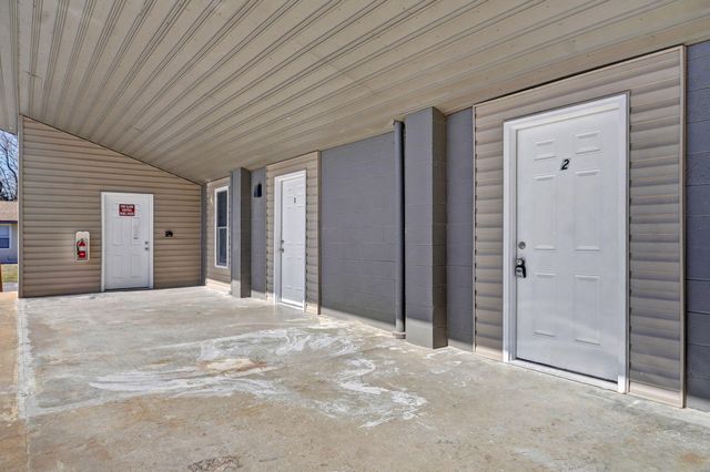 2420 E Blaine Street, Springfield, MO 65803