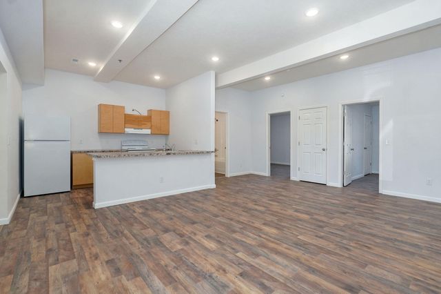 2420 E Blaine Street, Springfield, MO 65803